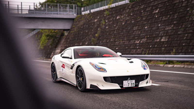 Illustration for article titled Here's What It's Like To Chase Ferraris In A Nissan GT-R Nismo